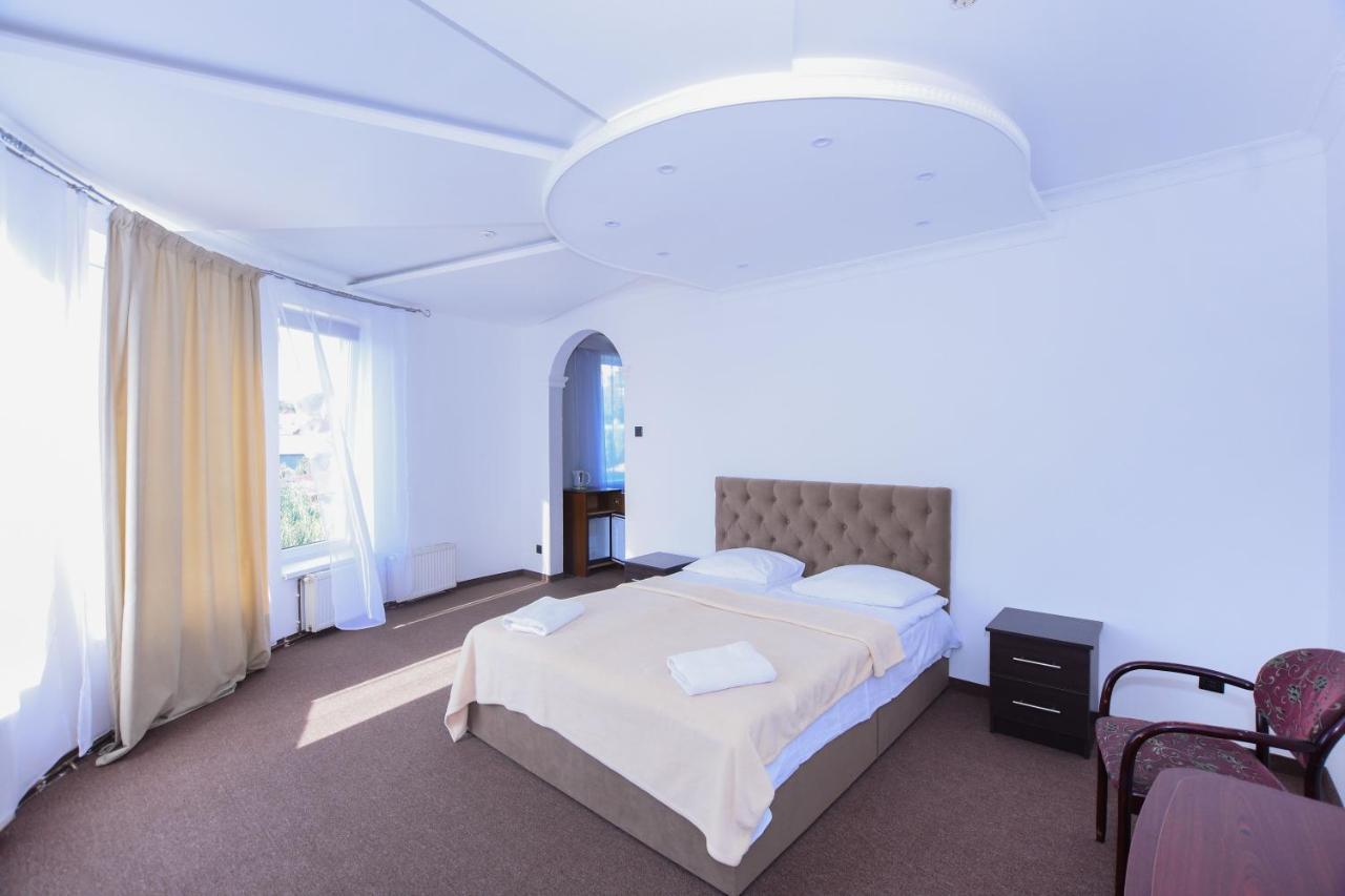 Hotel Continent Polyana  Extérieur photo