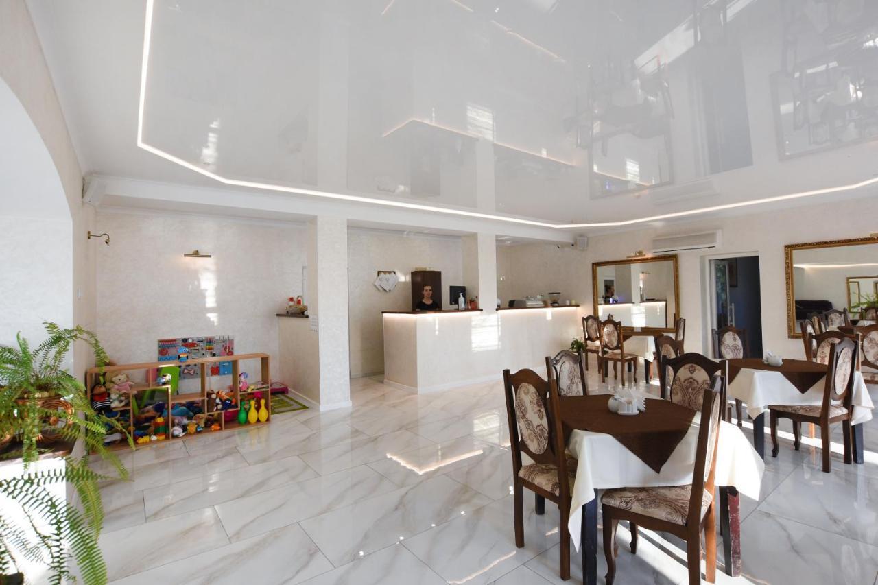 Hotel Continent Polyana  Extérieur photo