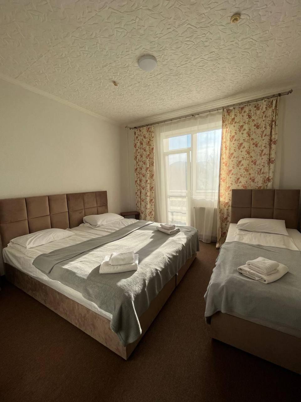Hotel Continent Polyana  Extérieur photo